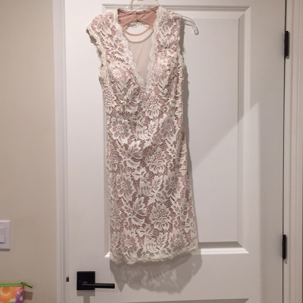 White lace bodycon dress